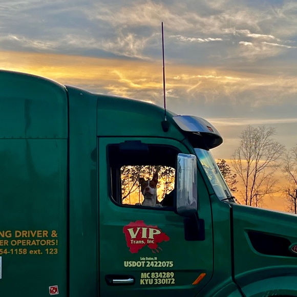 Meet your Posher, Hannah <3 - Picture 2 of 5